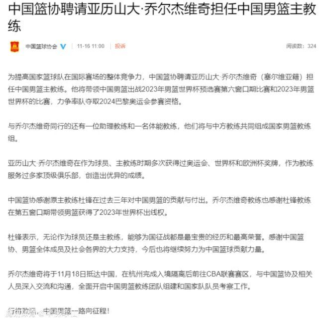 与上一代蜘蛛侠托比马奎尔比拟，虽然安德鲁加菲尔德不管从帅度仍是从萌度上来讲，都不见得能超出前者，但他略显青涩的微笑和眉宇间俏皮的孩子气，加上两条无时不刻在天上嗖嗖乱飞的年夜长腿，其实是到达了乱用渐欲迷人眼的视觉结果。